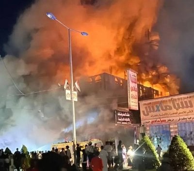 مأساة في اليمن… قتيل وجرحى جراء حريق في مركز تجاري