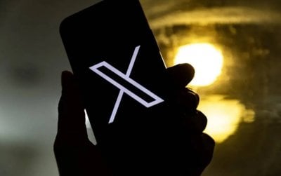 بعد تقرير رقابي… “إكس” تسحب شارات التوثيق عن حسابات كبار المسؤولين الإيرانيين