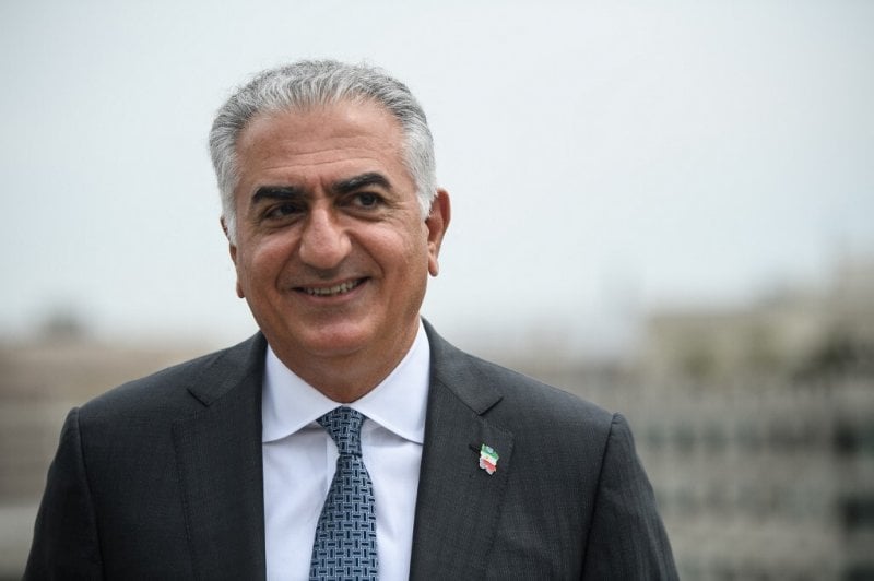 نجل الشاه يرفع السقف... تدخل عسكري عاجل لإنهاء حكم طهران