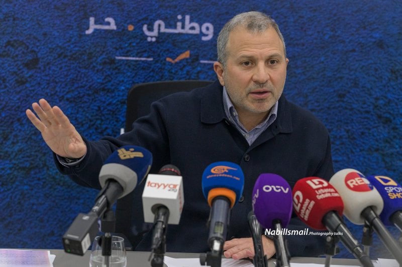 "هرطقة دستورية"… باسيل يحسم الجدل حول الترشّح من الخارج
