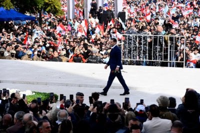 ساعات فاصلة… الحريري بين الساحة والسياسة وخطاب منتظر غدًا!
