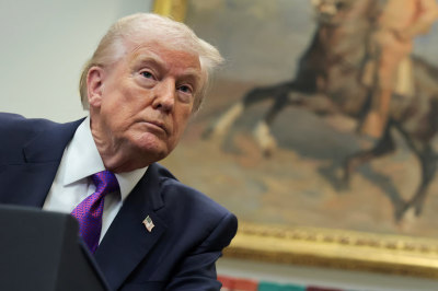 طائرة الرئاسة الأميركية بلمسة ترامب… اعتماد ألوانه المفضّلة