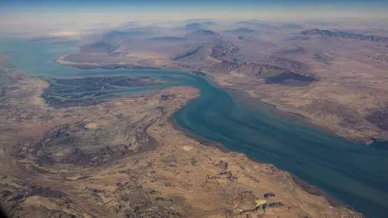 وسط تصعيد إقليمي… إغلاق جزئي لمضيق هرمز لساعات