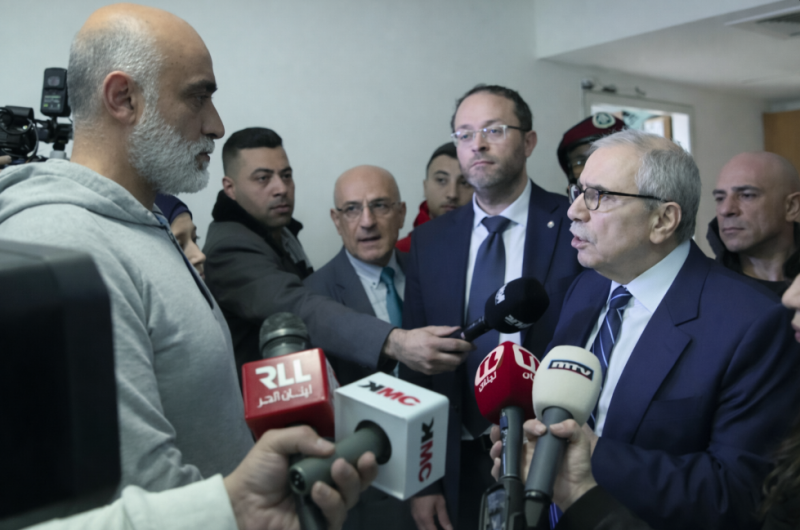 "لسنا متسوّلين"... رسائل من العائلات المتضرّرة خلال زيارة سلام إلى طرابلس