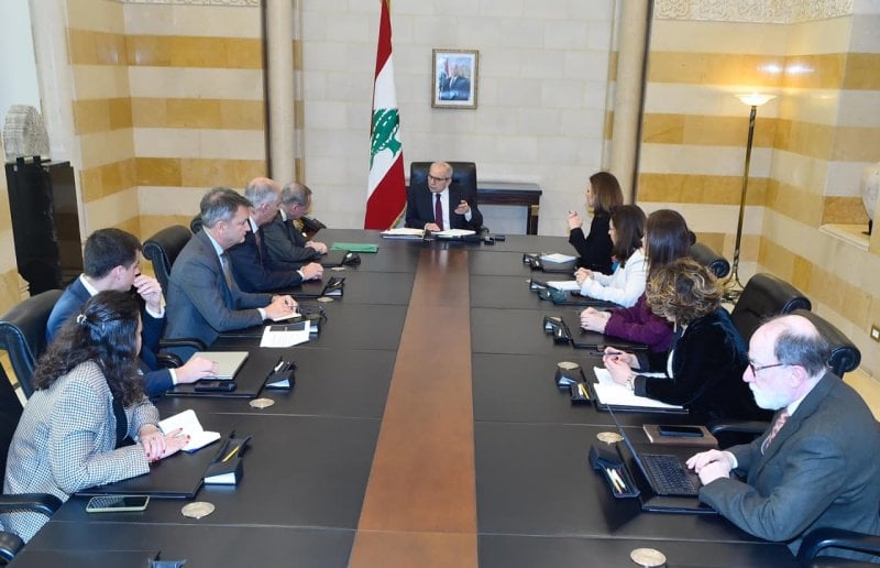 من السلاح إلى الودائع… نواف سلام يدير مرحلة مفصلية بملفات سيادية واقتصادية حسّاسة