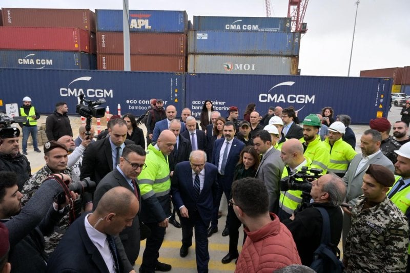 خلال جولته في مرفأ طرابلس… سلام يتفقد سكانر CMA CGM