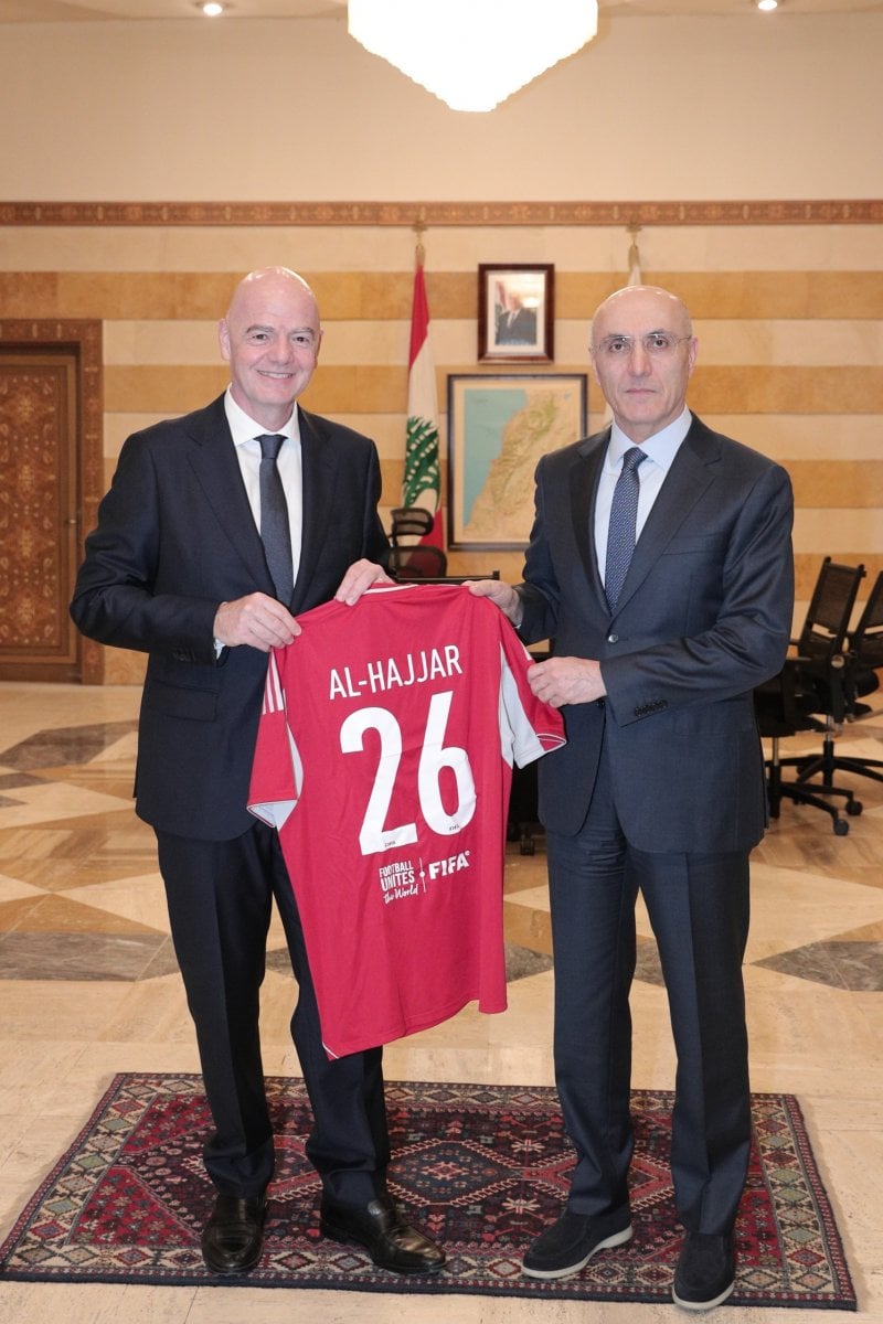 رسميًا… رئيس "فيفا" ينال الجنسية اللبنانية ويؤكد دعم كرة القدم الوطنية (صور)