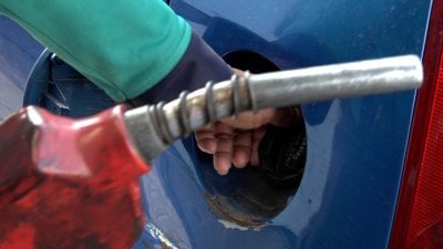 ضريبة البنزين... هل يشهد الشارع تصعيدًا جديدًا؟
