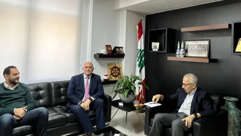 لقاءات عاجلة لضبط الأسعار… البساط يعلن التزام السوبرماركت والأفران