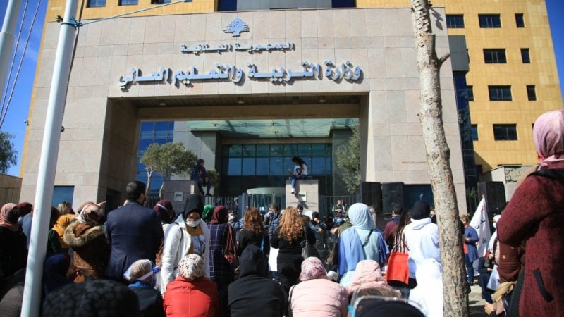 "تعطي بيد وتسحب بالأخرى"… القطاع العام يهاجم قرار الحكومة