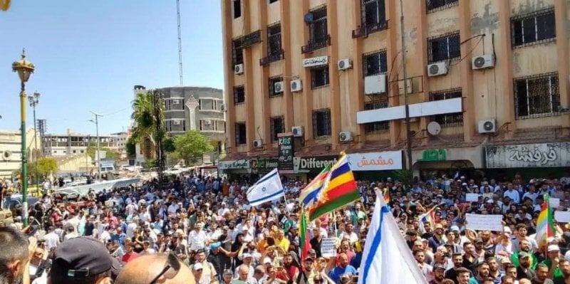 توقيت مشبوه ورواية مضللة… حقيقة فيديو "العَلم الإسرائيلي" في الجنوب السوري 