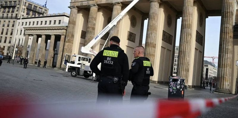 دخل ليسرق بنكًا في ميلانو… فاحتجزته الخزنة 9 ساعات!