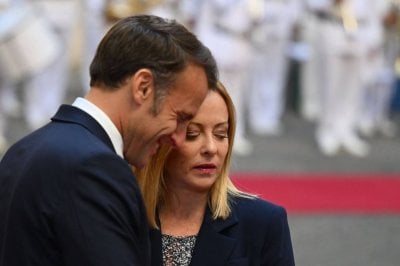 سجال أوروبي حاد… ماكرون يهاجم ميلوني: ابقِ في المنزل