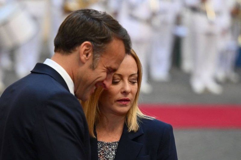 سجال أوروبي حاد… ماكرون يهاجم ميلوني: ابقِ في المنزل