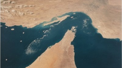 مناورات في هرمز وتصعيد في المتوسط… سباق عسكري يتسارع