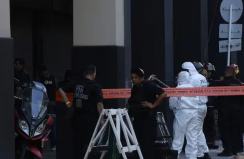 رعب داخل كلية للشرطة… طرد بريدي ينفجر ويصيب 3 عناصر أمن في الأرجنتين