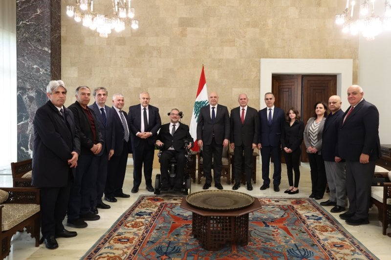 عون: طالما الشباب يؤمنون بلبنان… فالمستقبل لا يُقفل