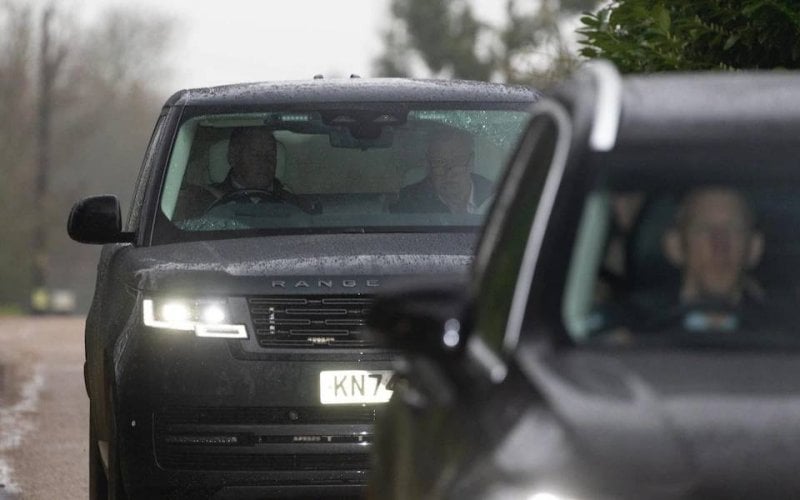 "عيد ميلاد أسود" في لندن... "إبستين" يُطيح بشقيق ملك بريطانيا! (صور)