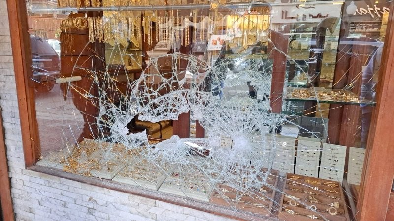 دقائق حوّلت الشارع إلى فوضى ... ما جرى على بولفار زحلة مخيف ويتطلّب تحرّكًا عاجلاً! (فيديو)
