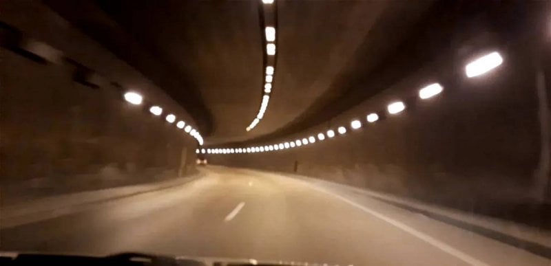 محاولة قتل وتشليح داخل نفق في بيروت… والأجهزة الأمنية مطالبة بالتحرّك فورًا!
