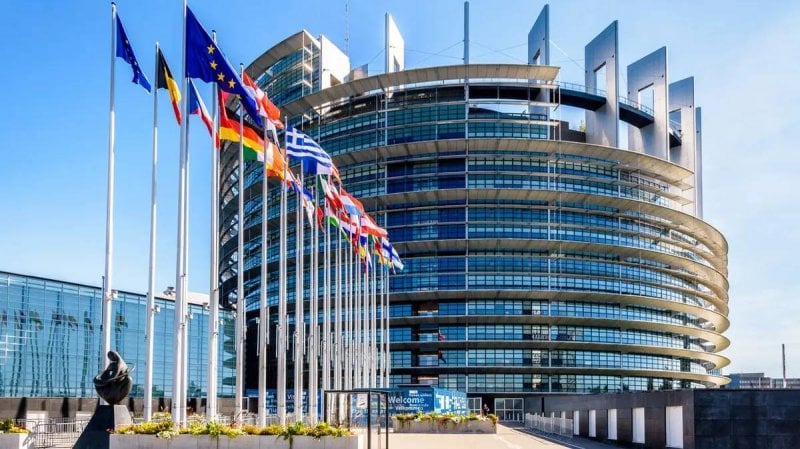 البرلمان الأوروبي يتحرك... تعليق محتمل للاتفاق الجمركي مع أميركا 