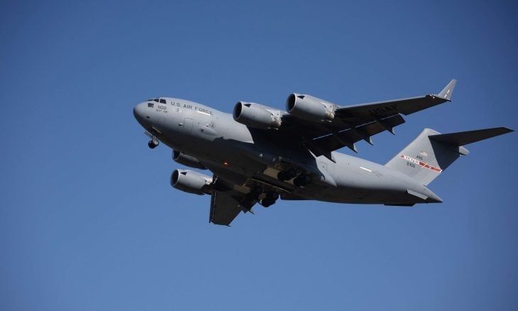 وسط تهديدات ترامب… طائرة “سي-17” فوق إيران؟