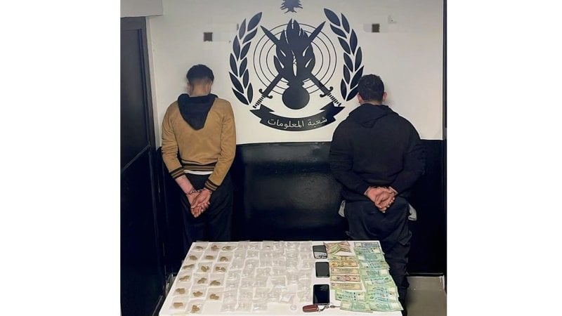 بالجرم المشهود… شعبة المعلومات تُسقط مروّجَي مخدّرات وتضبط كميات متنوعة