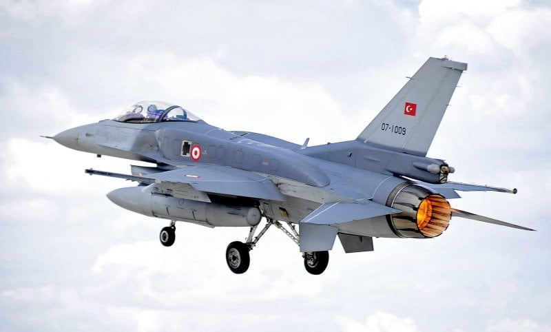 مأساة جوية في تركيا… تحطّم مقاتلة عسكرية ومقتل طيارها (صور)