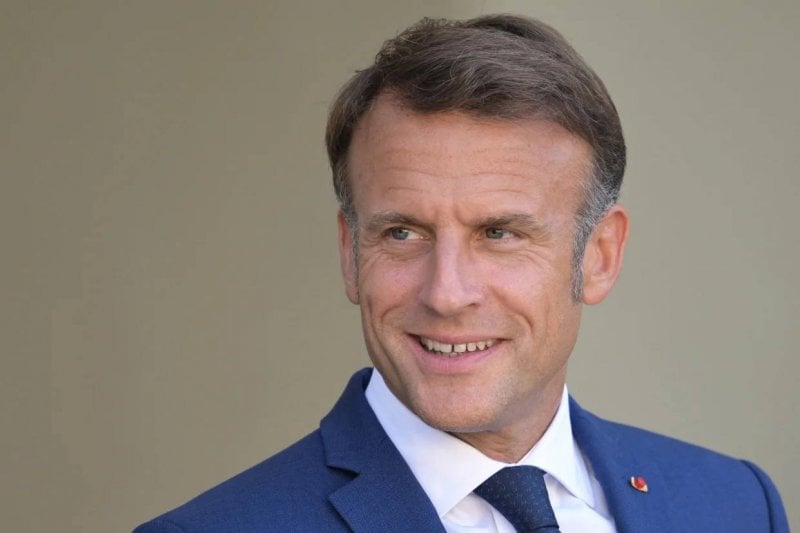 ماكرون لـ اللبنانيين: إدفعوا المال لجيشكم
