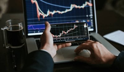 تحويلات ضخمة إلى إيران… تقرير يكشف شبهات خرق العقوبات عبر منصة مشفّرة