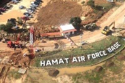 بعد تصاعد الشائعات… وزارة الدفاع توضّح حقيقة قاعدة حامات ودورها العسكري