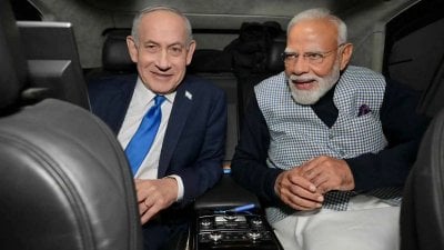 مشهد غير مألوف… نتنياهو يفاجئ مودي بإطلالة هندية (فيديو)