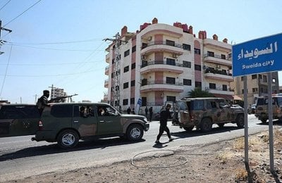 بعد اشتباكات دامية… الحكومة السورية تنفّذ أول عملية تبادل أسرى في السويداء