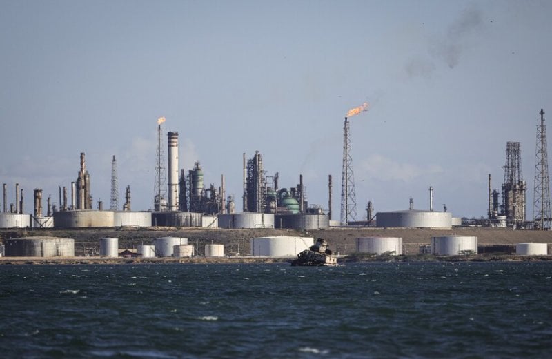 النفط في سباق مع التوتر… ارتفاع جديد مع تصاعد المخاوف