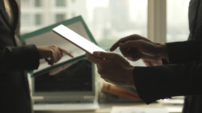 لقاء خطير في بيروت يثير الشبهات.. ودعوة 