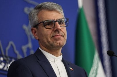 إيران تسلّم موقفها للوسيط العُماني… وبقائي: وفدنا جاهز لجولة جنيف