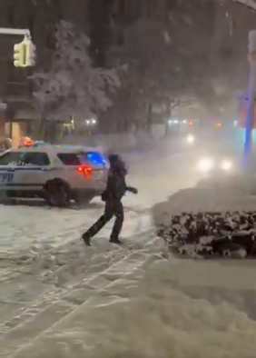 "كرات الثلج" تفجّر أول صدام… عمدة نيويورك في اختبار مبكر مع الشرطة (فيديو)