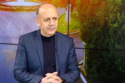 هدهد الحزب فوق 