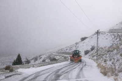 بسبب تراكم الثلوج… إليكم الطرقات المقطوعة
