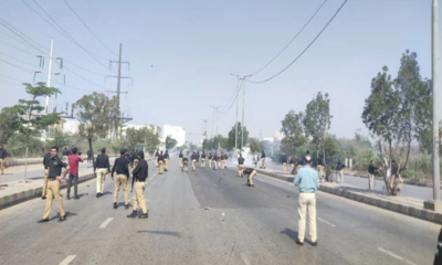 الشارع الباكستاني يغلي… مواجهات أمام القنصلية الأميركية (فيديو)