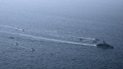 إيران تهدد الملاحة… 150 ناقلة متوقفة وسط مخاوف من أزمة نفط عالمية