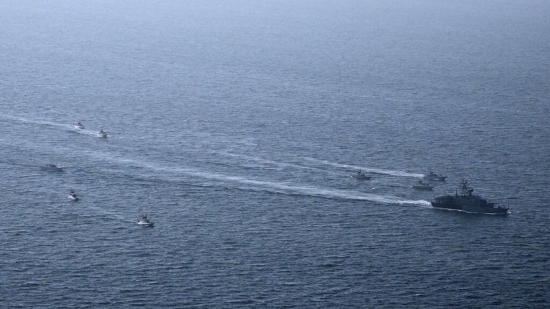 مضيق هرمز على خط النار… التوتر يقترب من الشريان النفطي العالمي (فيديو)