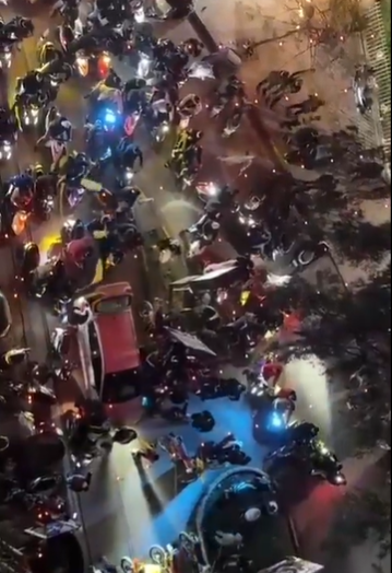 تداعيات اغتيال خامنئي تصل إلى بيروت… مسيرات وإطلاق نار ليلًا في الضاحية (فيديو)