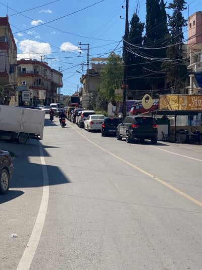 بالفيديو: ذعر اللبنانيين يحرّك الطوابير… هل أزمة المحروقات وشيكة؟