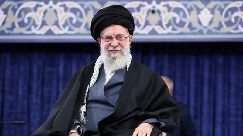من مشهد إلى قمة السلطة… نهاية محتملة لرجل حكم إيران 42 عامًا!