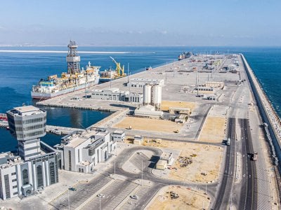 التصعيد يصل إلى عُمان… هجوم بطائرات مسيّرة على منشأة استراتيجية (فيديو) 