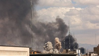 وفاة زوجة خامنئي متأثرة بجراحها بعد الهجوم على طهران