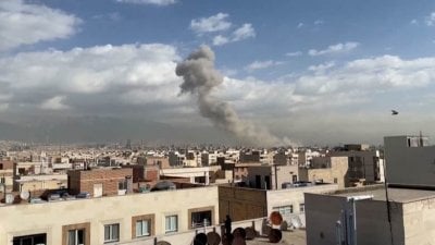 بعد التفوق الجوي… الجيش الإسرائيلي يدمّر مقرات قتالية إيرانية (فيديو)