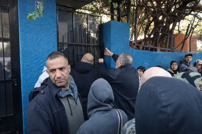 الوجع مزدوج... مدرسة تمتنع عن فتح أبوابها أمام نازحين (فيديو)
