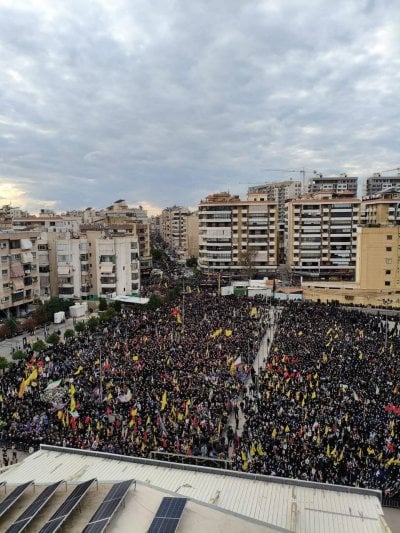 الضاحية الجنوبية ترفع الصوت… حشود جماهيرية تضامناً مع إيران والخامنئي (فيديو)
